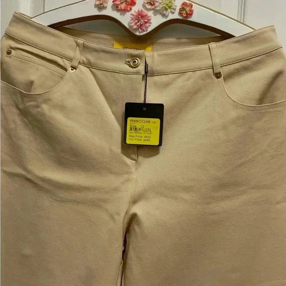 ST.John brand new beige color, jeans, pants, soft and stretchy. Amazing … - Picture 3 of 13